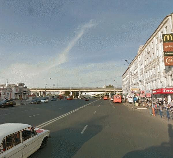 Банкомат банка ВТБ по адресу пл. Революции,  д. 2а